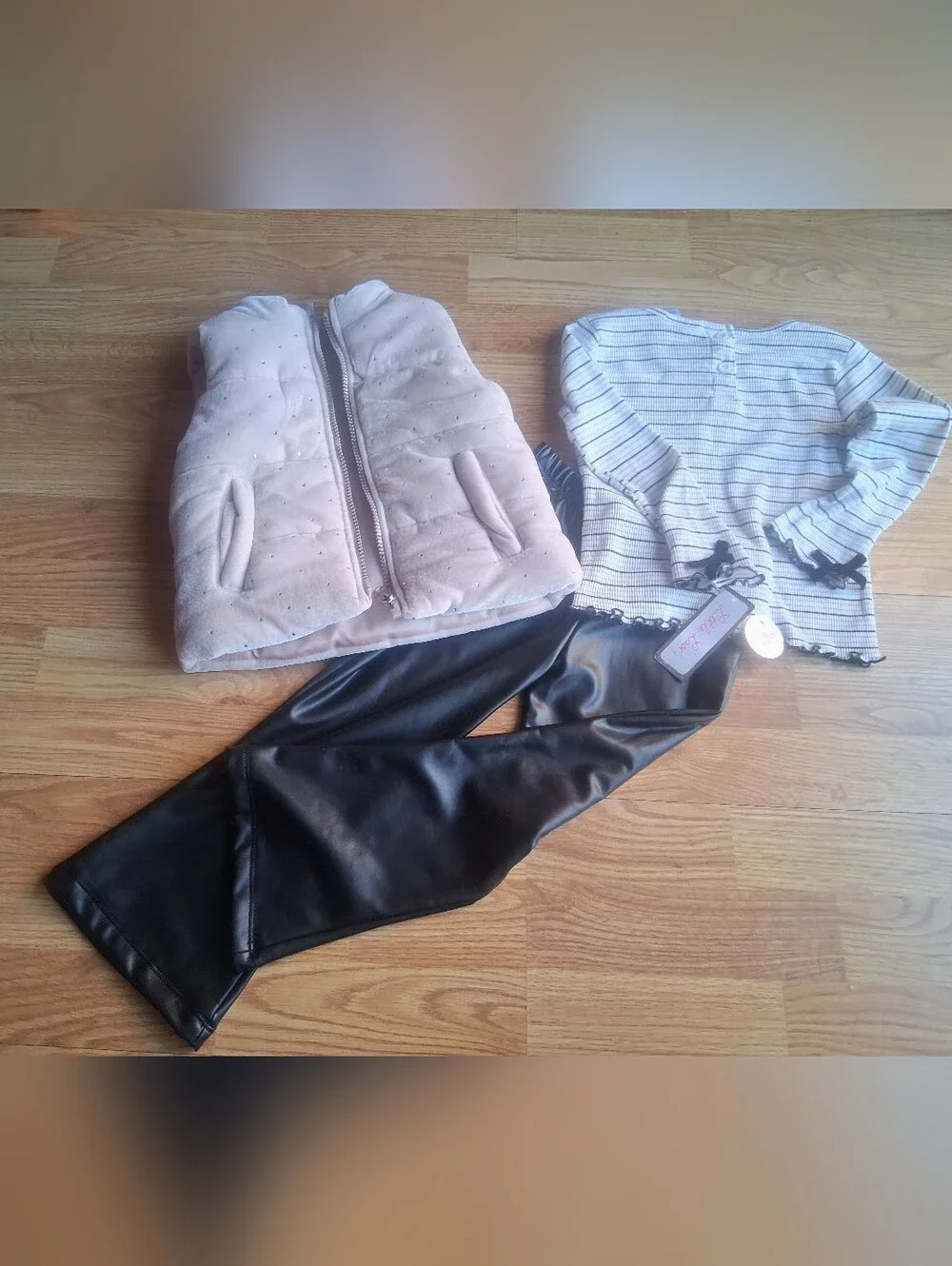 NWT  3 Piece  Faux Leather black Pants Top Puffy Vest With Sparkle Sz 4 5 6 - Picture 8 of 14